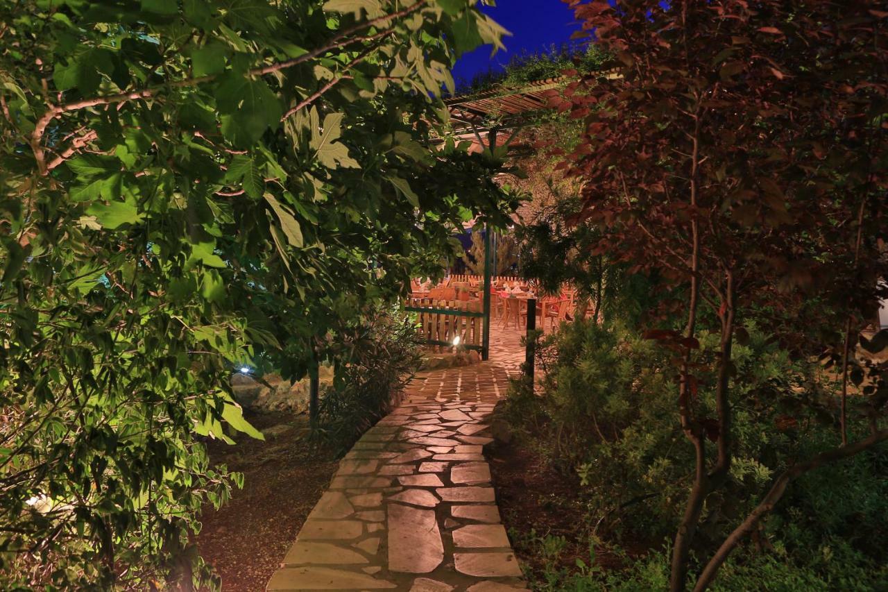 Mountain Breeze Lodge & Resort Al Salt Luaran gambar